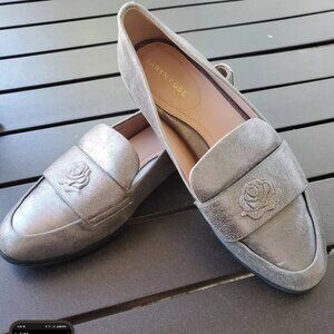 Taryn Rose Women's Blossom Loafer 8.5 Silver Metallic Leather Floral